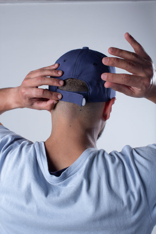 Gorra deportiva e impermeable azul oscuro