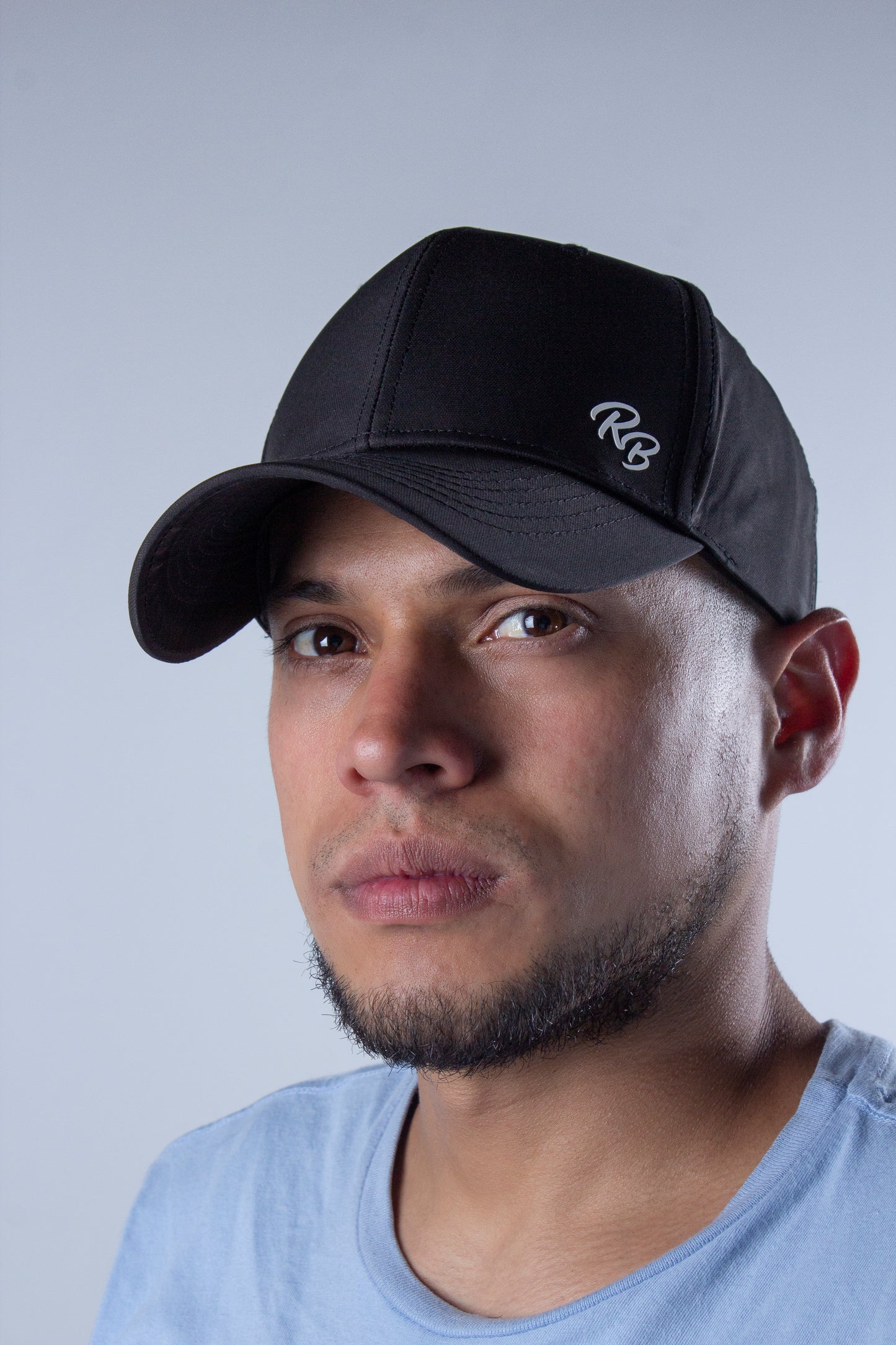 Gorra deportiva e impermeable negra