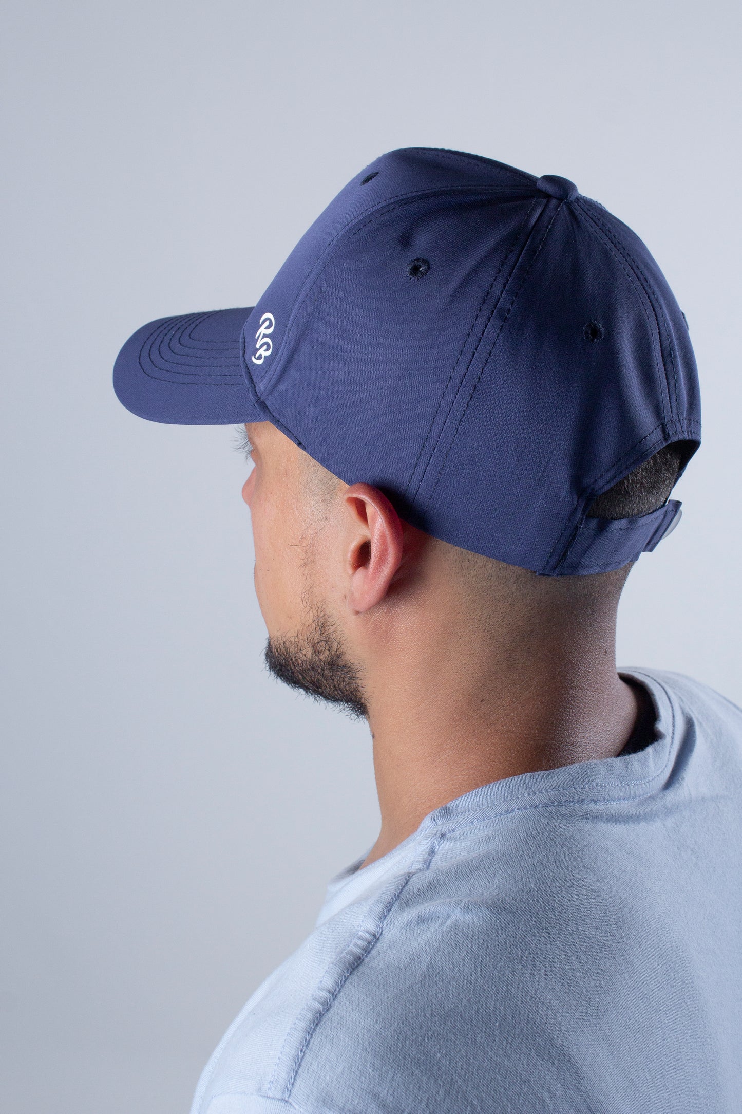Gorra deportiva e impermeable azul oscuro