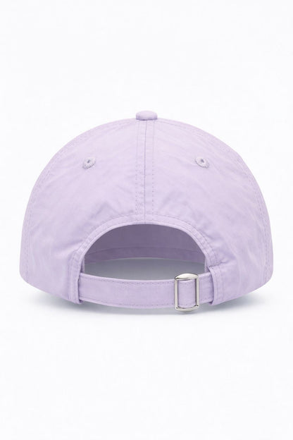 Gorra deportiva e impermeable lila.