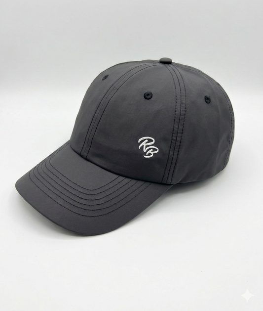 Gorra deportiva e impermeable negra
